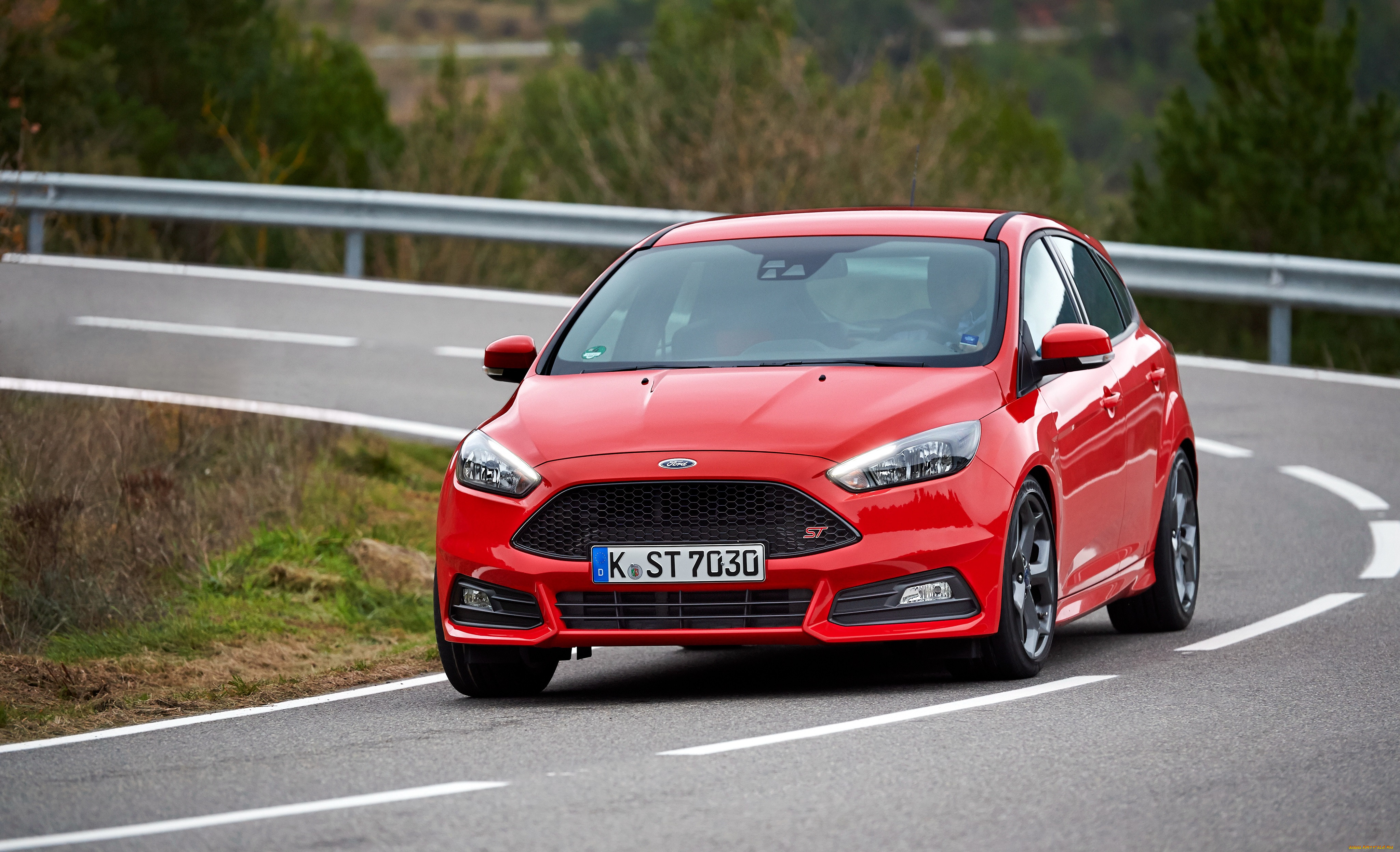 Форд 2014 год. Ford Focus St 2014. Ford Focus 3 St 2015. Ford Focus 3 хэтчбек St. Форд фокус 2015 красный.